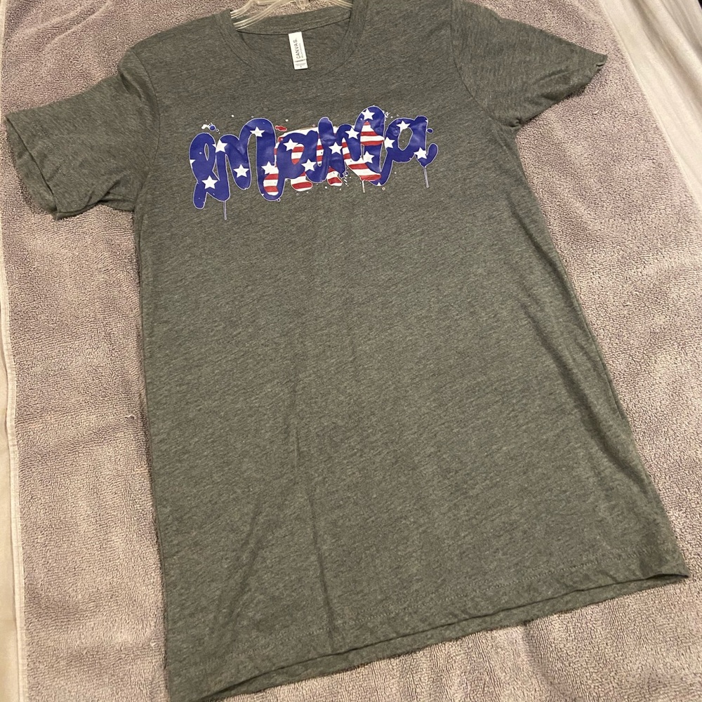 Small shop mama tee